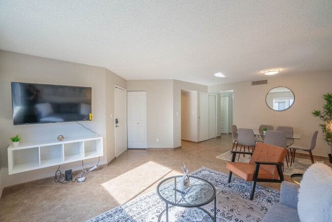 8550 E McDowell Rd in Scottsdale, AZ - Foto de edificio - Building Photo