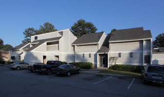 Villas de las Colinas 4 in Atlanta, GA - Building Photo