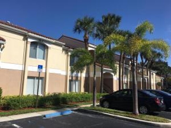 property at 815 Boynton Beach Blvd