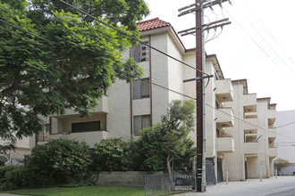 1650 Bentley Ave in Los Angeles, CA - Building Photo - Primary Photo