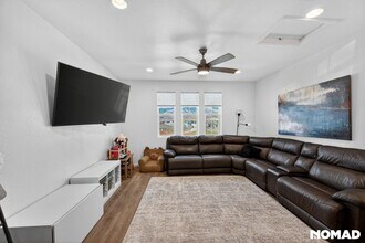 8195 Monte Vista Cir in Littleton, CO - Foto de edificio - Building Photo