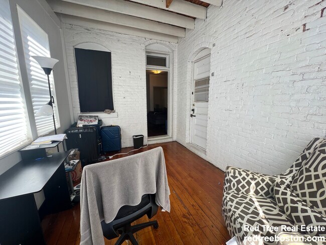 1905 Beacon St in Boston, MA - Foto de edificio - Building Photo