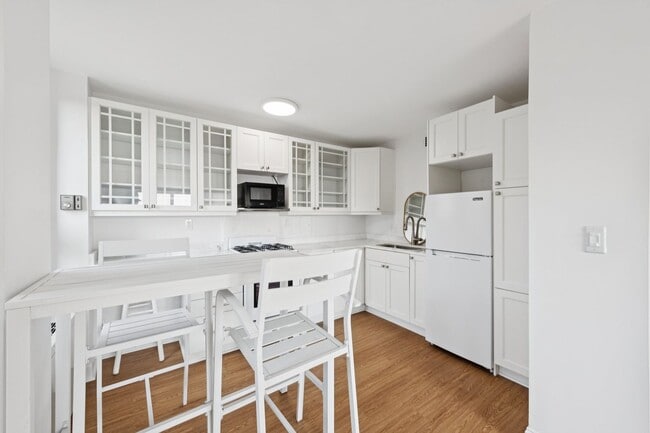 property at 2800 Wisconsin Ave NW