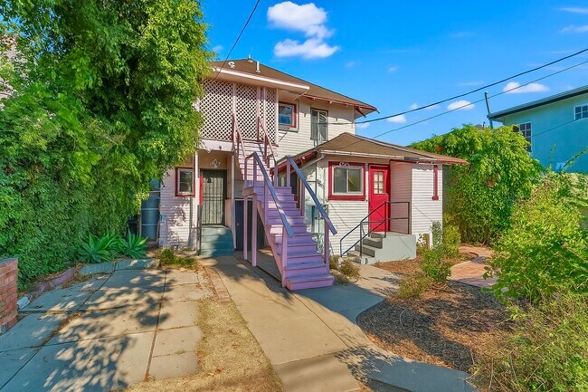 2633 S Halldale Ave in Los Angeles, CA - Foto de edificio - Building Photo