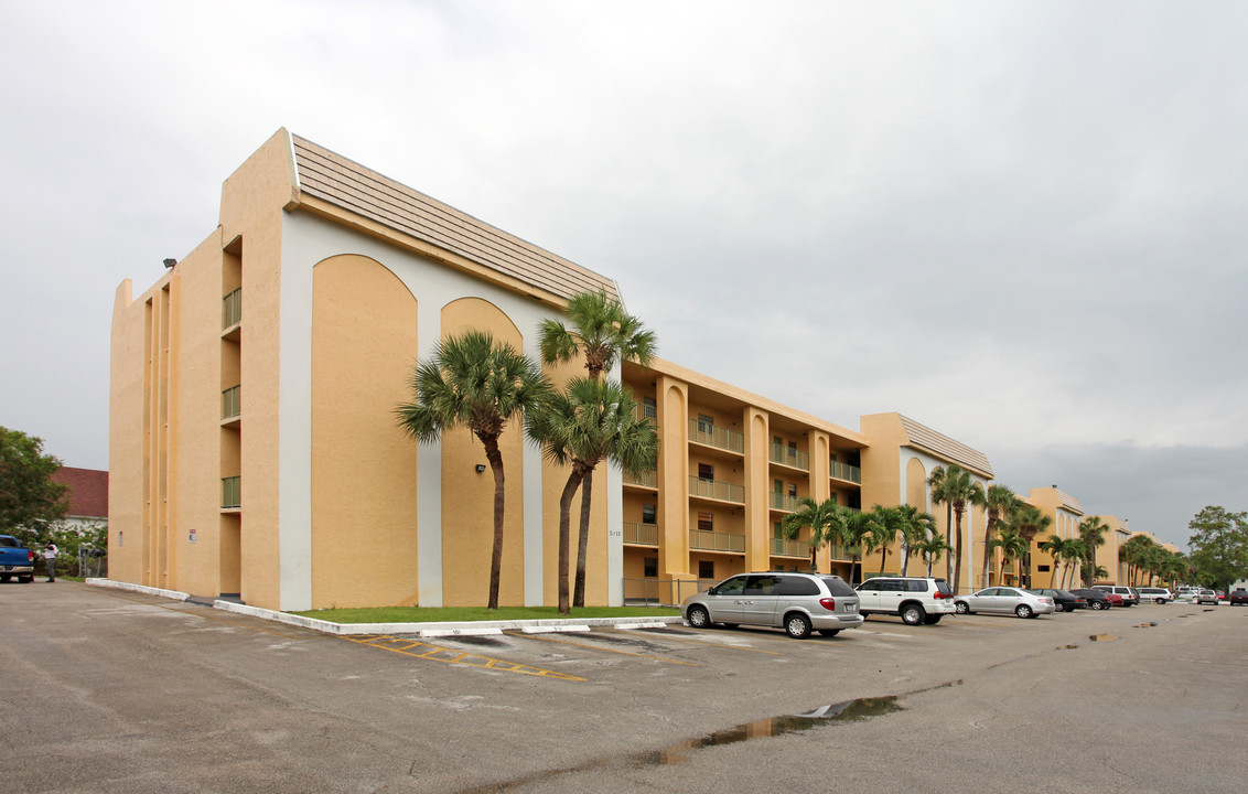 Viewmax Apartments in Lauderhill, FL - Building Photo