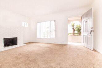 4318 1/2 Lamont St-Unit -4318- in San Diego, CA - Building Photo - Building Photo