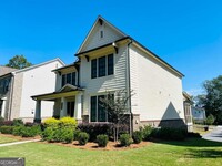 241 Third Ave in Avondale Estates, GA - Foto de edificio - Building Photo