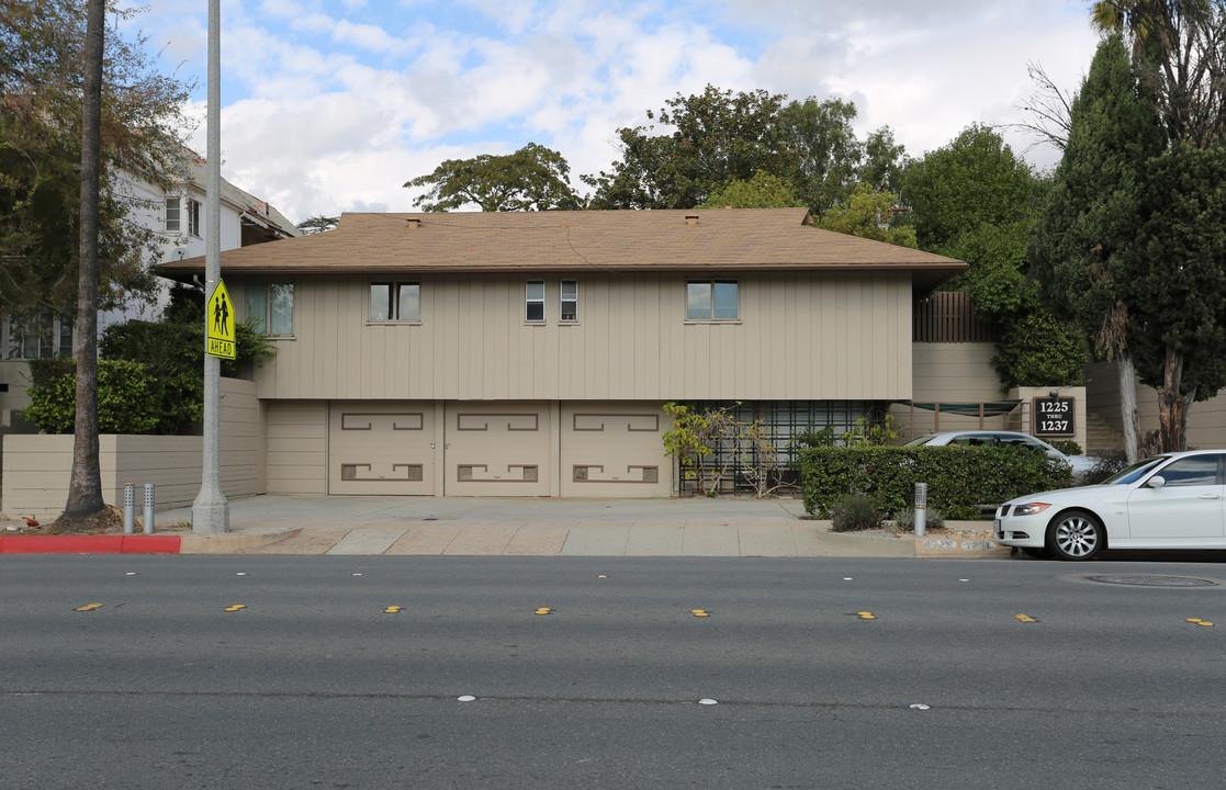 1225-1237 Washington Blvd in Pasadena, CA - Building Photo