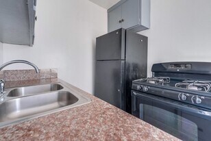 1735 W 120th St in Los Angeles, CA - Building Photo