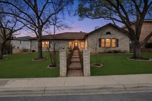 9227 Linbrooke in San Antonio, TX - Building Photo