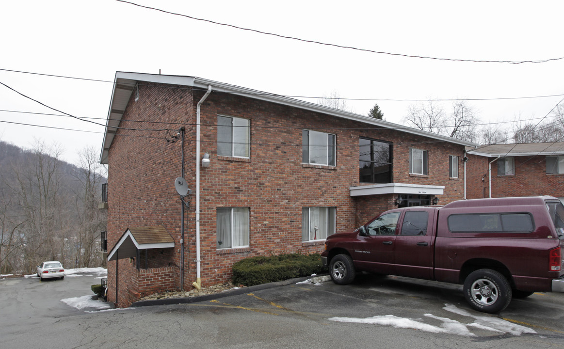 Crown Plaza Apartments in McKeesport, PA - Building Photo