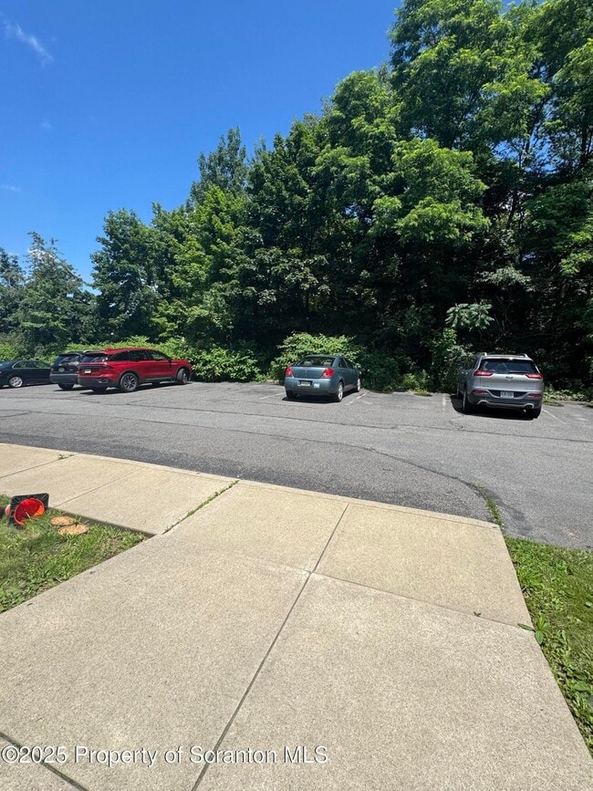 131 Smith St in Dunmore, PA - Building Photo - Building Photo