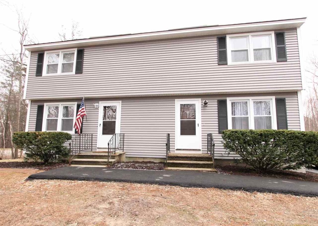 3 English Range Rd, Unit 3R in Derry, NH - Building Photo
