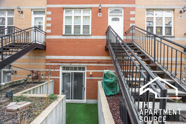 1919 N Drake Ave, Unit H in Chicago, IL - Building Photo - Building Photo
