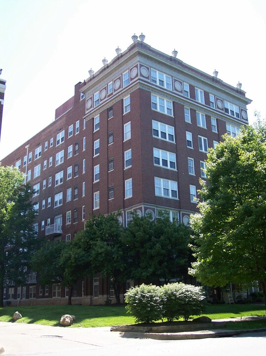 Metropolis West End Apartments in St. Louis, MO - Building Photo