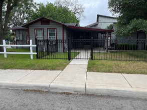 1731 E Carson St-Unit -Unit A in San Antonio, TX - Building Photo - Building Photo