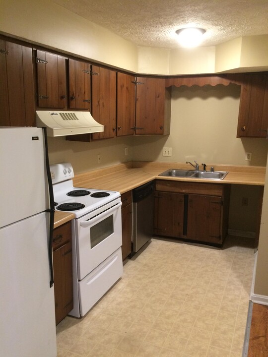 1644 Foxhaven Dr-Unit -27 in Richmond, KY - Foto de edificio