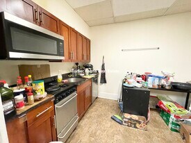 17 Aberdeen St, Unit 2 in Boston, MA - Building Photo