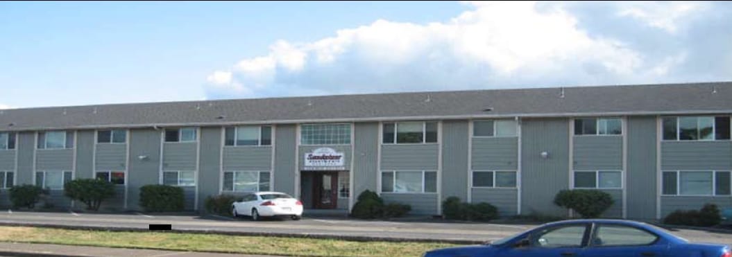 Sandpiper Apartments in Tillamook, OR - Building Photo