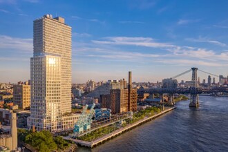 47 Grand St in Brooklyn, NY - Foto de edificio - Building Photo