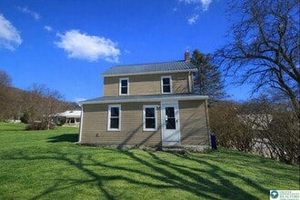 221 Oak St in Pen Argyl, PA - Building Photo - Building Photo