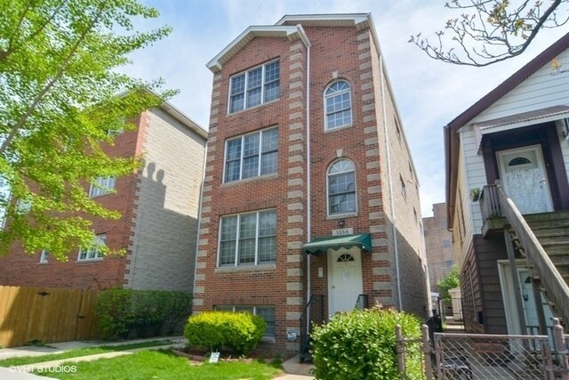 1359 W Hubbard St in Chicago, IL - Foto de edificio