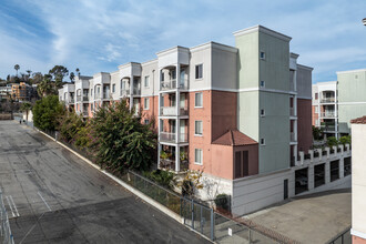 Bedford Promenade in Los Angeles, CA - Building Photo - Building Photo