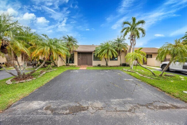 12313 SW 110th South Canal St Rd in Miami, FL - Building Photo - Building Photo