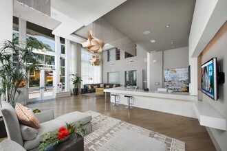 Cottonwood Bayview in St. Petersburg, FL - Building Photo - Building Photo