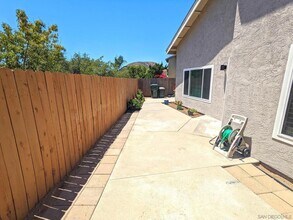 343 Rolling Hills Ln in San Marcos, CA - Building Photo - Building Photo