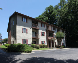 Peppertree Apartments in Atlanta, GA - Foto de edificio - Building Photo