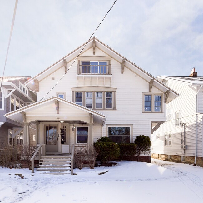 17213 Clifton Blvd Rentals in Lakewood, OH