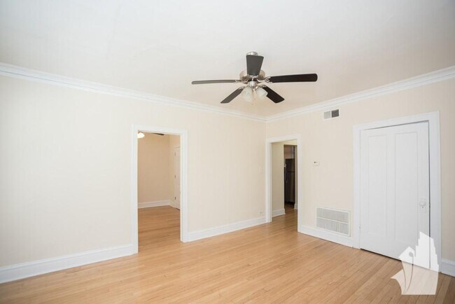 5208 N Leavitt St, Unit 2204-1 in Chicago, IL - Building Photo - Building Photo