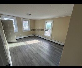 1012 W Willow St in Coal Township, PA - Building Photo - Building Photo