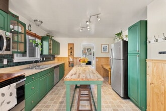 1331 Rainier Ave in Bremerton, WA - Building Photo - Building Photo