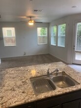 7045 N Harmony Dr in Fresno, CA - Foto de edificio - Building Photo