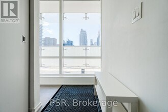 1 Bloor St E in Toronto, ON - Building Photo - Building Photo
