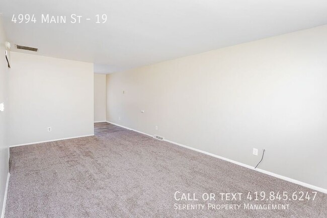 4994 Main St in Sylvania, OH - Foto de edificio - Building Photo