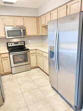 555 Kensington Lake Cir in Brandon, FL - Building Photo - Building Photo