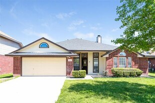 304 Meadow Ridge Ave in Venus, TX - Building Photo