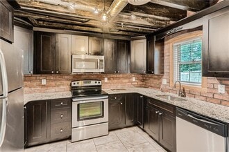109 Rondak Cir in Smyrna, GA - Building Photo - Building Photo