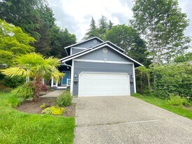 12525 93rd Ave NE in Kirkland, WA - Building Photo