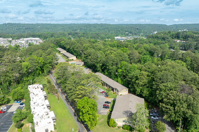 Colonial Park Condominiums in Vestavia Hills, AL - Foto de edificio - Building Photo