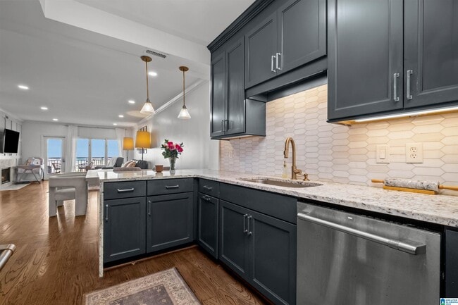 property at 2600 Arlington Ave S