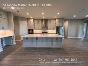 10337 Canaveral Cir in Sarasota, FL - Building Photo - Building Photo
