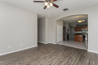 2187 Mallard Creek Cir in Kissimmee, FL - Building Photo - Building Photo