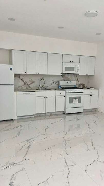 765 Newark Ave in Jersey City, NJ - Building Photo