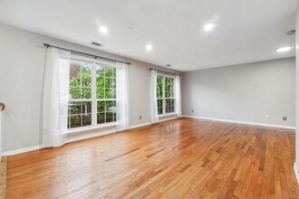 11 Droyers Pointe Blvd in Jersey City, NJ - Building Photo - Building Photo