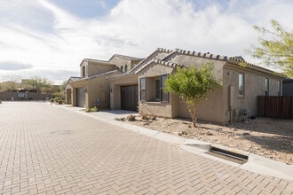 10046 E Bell Rd in Scottsdale, AZ - Building Photo - Building Photo