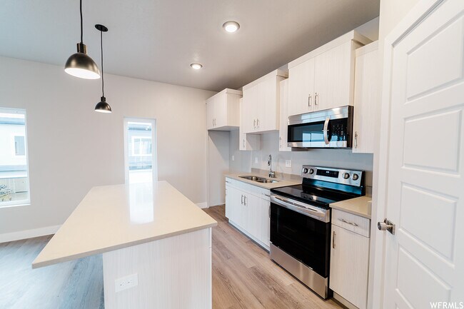 665 E 730 N in Hyrum, UT - Foto de edificio - Building Photo